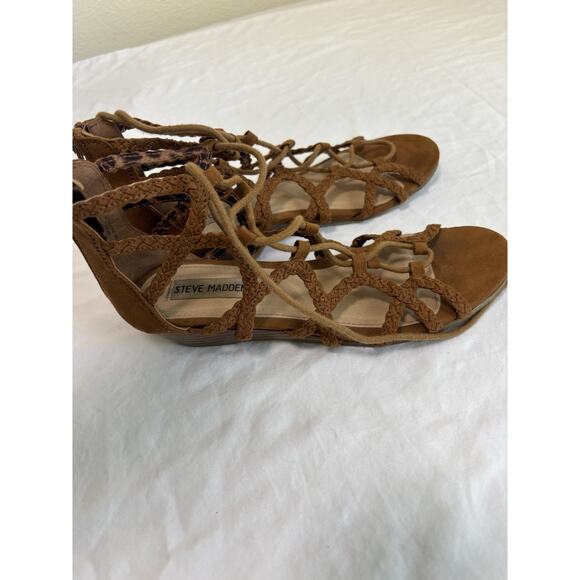 Steve Madden Girls Size 4 Faux Leather Brown Strappy Lace Up Gladiator Sandals - Picture 4 of 6